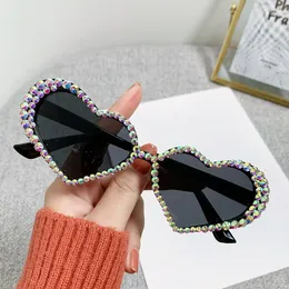 Óculos de sol 2023 Designer de luxo Crystal Irregular Heart Shape para mulheres Senhoras de viagem Trendy Driving Sun Glasses UV400 Eyewear