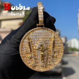Collane con ciondolo Bubble Letter Solid Back Collana Iced Out Gun Jesus Big Circle Charms Real Gold Plated Hip Hop Jewelry Trend 230506