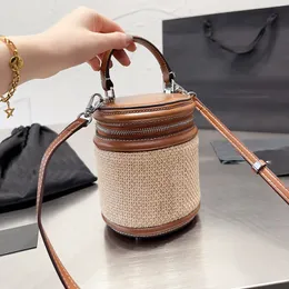 Mini PAG STRAW PAG BOCKET Väskor Designers Barrel Påsar Cirkulära tygväskor Crossbody Axelväskor Kvinnor Handväskor Rund handväska Fashion Läder Klassisk bokstavsmaskinvara