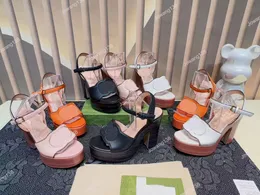 Nya G-Stud sandaler med öppen tå med låsande sandal Kors ankelrem Hästsko Klackar Horsebit platform Sandaler Designer Sandaler festklänning Dhoes Storlek 35-41