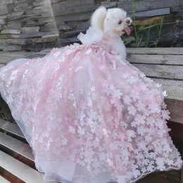 Kleider 2022 Neue Luxus handgemachte rosa Blume bestickt Kleid Prinzessin Hochzeit Schleppröcke für kleine mittelgroße Hund Haustier Kleidung Mäntel