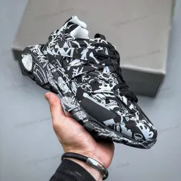المصممين أحذية غير رسمية المسار 3.0 Tess S Sneakers Paris Men Women Black and White Plote Platfor