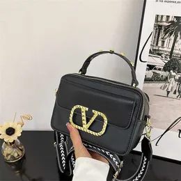 Borsa francese di alta bellezza Borsa versatile alla moda da donna Texture Moda pendolare Tracolla larga Crossbody Trend Designer Vendita online