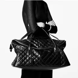 2023 Es Giant Travel Bag In Quilted Leather Black Maxi Supple Bag Metal Hardware Zip Closure Top Handles And A Lock In A Detachable Leather Case
