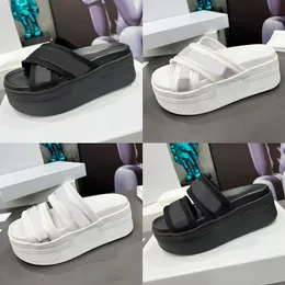 2023 Luxurys Women Sandals Fabric Mesh Slippers Leather Platform Sandal Beach Shoesサイズ35-42