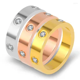 Bröllopsringar Trendiga rostfritt stål Rose Gold Color Love Ring för kvinnor Män par CZ Crystal Jewelry Gift