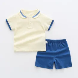 Uppsättningar kostymer sommar 2 bit outfit baby pojke set kläder casual mode tecknad söt bomull t shirt shorts boutique barn kläder bc2259 230508