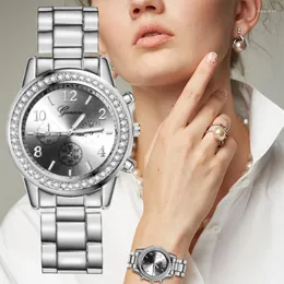 腕時計シルバーuhr fur frauen mode strass quarz luxus armbanduhr damen relogio feminino