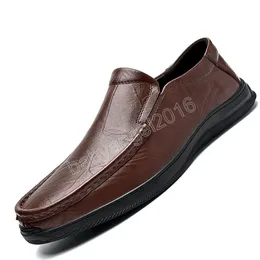 Lyxiga män loafers designer män skor casual slits läder mode mockasins glid på mäns körskor chaussure homme