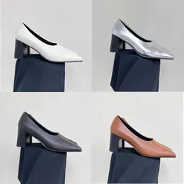 2023 Bayan Tasarımcı Lüks Square Toe High-Heele Sandals Moda Klasik Klasik Orijinal Deri Seksi Saf Renk Sıradan Dış Ayakkabılar Ladys Badys Su geçirmez tıknaz topuk sanal