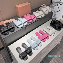 2023-Matelasse Sandali firmati trapuntati per donna Donna Tacchi bassi Chunky Thick Platform Sole Soft Slides Texture Leather Sliders Distinct Fashion Sandale