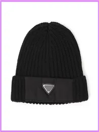 2021 mujeres de lana sólida de punto sombrero frío moda de la calle para hombre sombreros de cubo gorras diseñador Casquette deportes gorra de béisbol invierno equipado D6199588