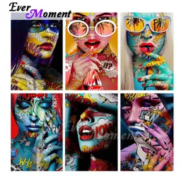 Стичка Ever Moment Diamond Painting красочная женщина на стенах