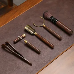 Vinglas för tepeteceremoni sex herrar set kung fu keramiska tillbehör bambuhållare hantverk gör verktyg daquan 230508