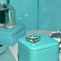 Hot Classico anello di fidanzamento solitario con diamante rotondo Anello di fidanzamento con diamante Designer Women Rings anelli di fidanzamento per donna