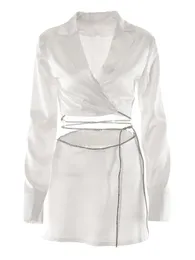 Двух кусочек платье осенний зимний белый атлас с высокой талией шнурок вверх по урожаю и короткая юбка подходит для женщин с длинными рукавами кардиган набор 230509