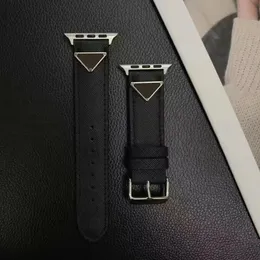 Luxury Designer Watch Bands Strap for Apple Watch Band 42 38 40 41 44 45 49 mm Iwatch 8 7 6 5 4 3 2 Bandas para homem Mulher Black Leather Letter Prints Prind tiras