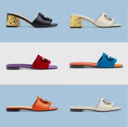 Slaytlar Sandallar Ünlü Tasarımcı Kadınlar Tarak Lüks Tasarımcı Deri Bayanlar Sandalet Yaz Düz Ayakkabıları Moda Plajı Kadın Terlik Mektup Drag 35-42 Kadın Sandalet