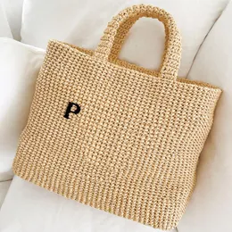 디자이너 2023 직조 밀짚 클러치 가방 작은 라피아스 삼각형 토트 쇼핑백 여성 남성 여름 핸드