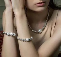 I braccialetti con ciondoli 2023 Collana di perle di alta qualità con perline color argento placcato possono essere regalati alle donne con il commercio all'ingrosso gratuito