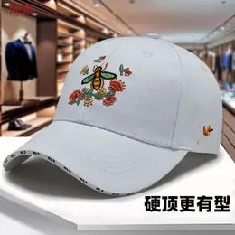 Wiosna i jesień 2023 Nowy kapelusz dla kobiet urocza haft mała pszczoła wszechstronna czapka dla kobiet filtra przeciwsłoneczna baseballowa czapka baseballowa