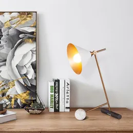 Lampade da tavolo Nordic Creative Marble Horn Lampada da ufficio in metallo Studio accanto a LED Desk Light Suspension TA135