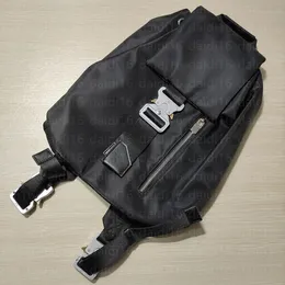Schwarzer Nylon-Rucksack mit Metallschnalle, Rucksack für Männer und Frauen, große Kapazität, wasserdichte Pendeltasche, Computertasche