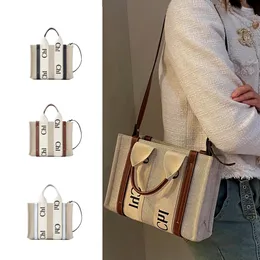 Kvinnor crossbody shopping axel strandsäckar duk woody tote mode väskor lyxiga designers mens plånbok handväska koppling duffeltryck helgstam korgväska väska