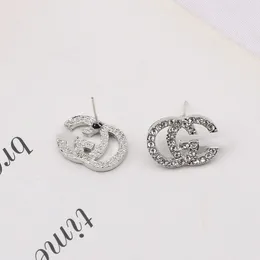 Diseñador Charm Stud Jewelry Moda para mujer Pendiente de perlas de lujo Chapado en cristal Mujeres Diseñadores de letras Accesorios de joyería