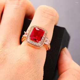 Bröllopsringar lyxiga kvinnors ring med Big Stone Retro Square Red Green Zircon Rose Gold Color Brud Accessories Purple Jewelry R358