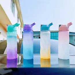 Nuova bottiglia d'acqua di grande capacità da 600 ml Tazza di paglia Tazza di acqua di plastica Arcobaleno sfumato Smerigliato Sport all'aria aperta Coppia di studenti Tazza Bollitore