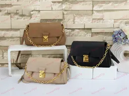 Kedjiga handväskor Cross Body Bag Emfnaced Flower Unique Designer Lady Leather Money Bags Luxury 3 Färger Mångsidiga bankett Totes