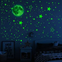 Dekoracja imprezowa 444PCSSet Luminous Moon Star Wall Sticker Glow in the Dark Fluorescenci Art Artom dla dzieci Sytuing sypialnia 230510