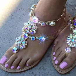 Płaskie sandały kobiety dolne nożyce mody jodełka metalowy łańcuch Casual Beach Rome Buty Sandalias de Muje e