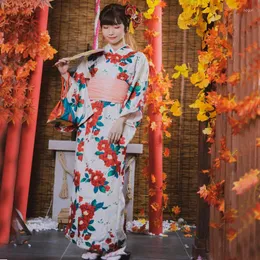 民族衣装日本の伝統的なユカタ着物とオビヴィンテージの女性イブニングドレス芸者ステージショーコスチュームコスプレ