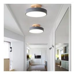 天井のライトは、ホームフィクスチャーのためのシャンデリアリビングルームを導いた廊下の内部木製ランプストレッチデコレーションモダン