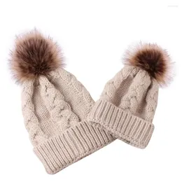 Basker mamma och baby vinter hatt set förälder barn beanie barn stickade mössa faux päls pompom bobble skidkap