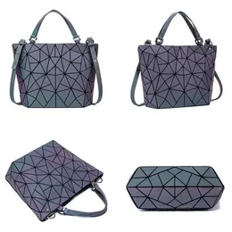 Сумки на плечах дамы дизайнерская сумка Геометрическая для женщин 2023 Стеганые лазерные складывающие женские сумочки Болса Феминина 230426