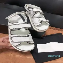 2023-designer Women Sandals Wysokiej jakości slajdy damskie Slajdy Calf skóra ciemnoszare białe łowcy zielone buty swobodne buty na pikowana platforma Summer Beach Slipper Rozmiar 34-40