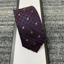 Бренд мужская буква галстук