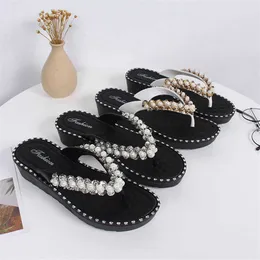 Tofflor kilar bling pärlor flip flops kvinnor sommar ny pärla plattform sandaler mode strand glider kvinno skor studs g230512