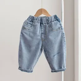 Jeans baby barn pojkar denim shorts sommar pojkar 7 poäng avslappnad solid mjuk bomullshål jeans shorts i 2-10 år barn pojkar bär 230512