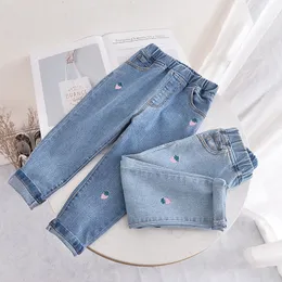 Jeans Girls Jeans Strawberry Embroidery Baby Girls Blue Jeans Spring Autumn Denim Pants Kid Girls Fashion Casual Clothes Trousers 230512