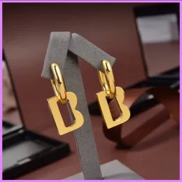 2023Women Fashion Earrings Retro Letters Earring For Women Luxury Designer Jewelry Gold Mens For Gifts Relief Ear Studs Ladies NICE D222246F