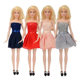 Kawaii 4 artiklar/Lot Kids Toys Fashion Doll Dress Pink Grey Red Minaiture Accessories Things for Barbie Diy Dressing Birthday Present
