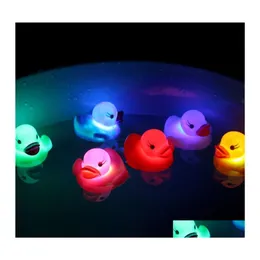 Baby Bath Toys Mini patos piscantes LED LED GLOW KIRS BAIO BAIO BAIO FLUSTO 461 Y2 GODRES DE DROPSENS Aprendizagem Educação Dh1yf