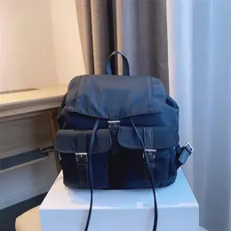 Diseñadores de bolsos escolares de lujo unisex Mochilas negras para hombres Tamaño mediano 2021 Bolsos de hombro de moda con bolsillos triangulares para mujeres 2528