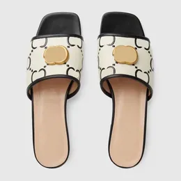 sandálias de verão novo retrô letras duplas fivela de metal chinelos femininos dedo do pé aberto fundo plano sandálias casuais de tamanho grande