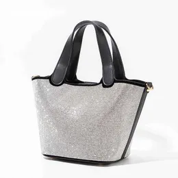 أكياس الكتف Women Crystal Bucket Handbags 2023 New Shiny Rhinestone Silver Formes and Luxury Designer Crossbody Bag عالية الجودة 230426