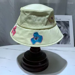 BERETS 2023 패션 귀여운 여성 고품질 꽃 자수 버킷 모자 유역 캡 어부 56-58cm 선 스크린면 A607